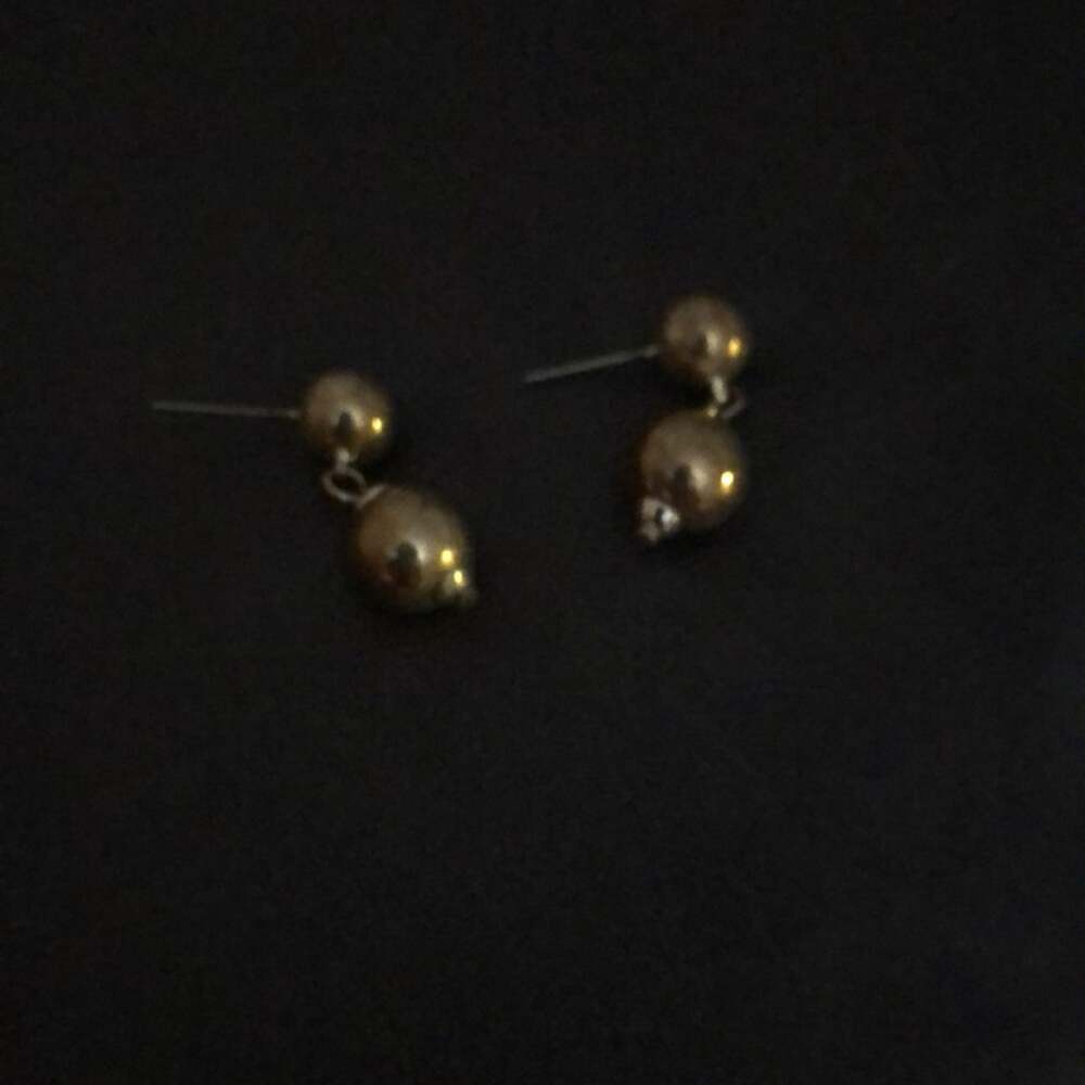 Silver earrings - Picture 1 of 2